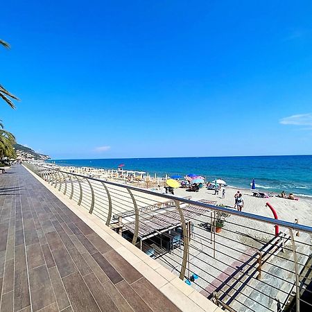 Apartament Gioiello Marino - Mare, 2 Minuti A Piedi Pietra Ligure Zewnętrze zdjęcie